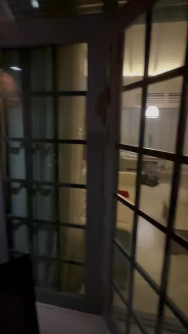 พูลวิลล่า ข้างห้องเสียงดัง