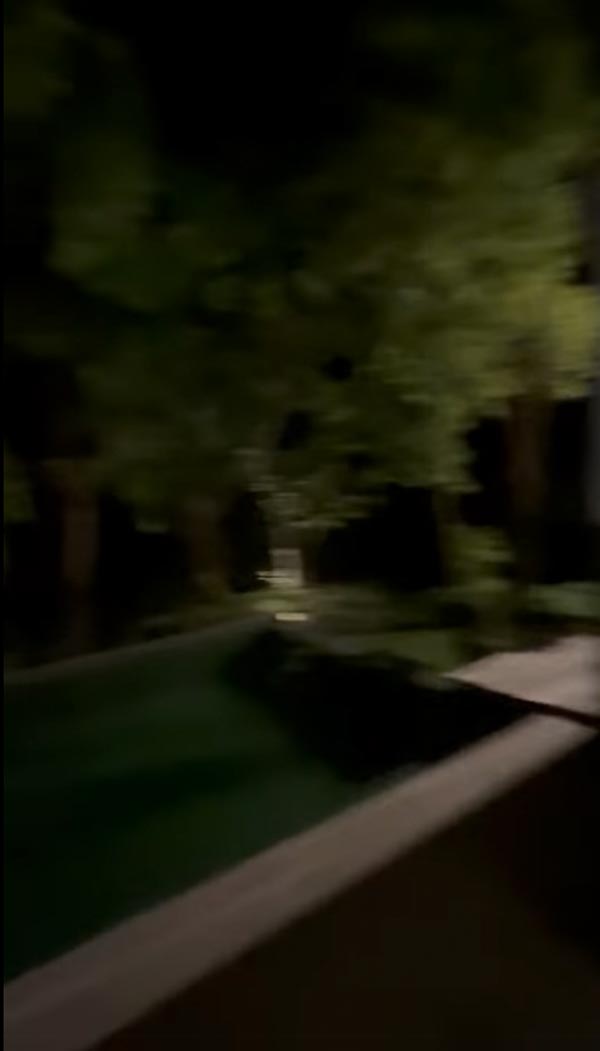 พูลวิลล่า ข้างห้องเสียงดัง