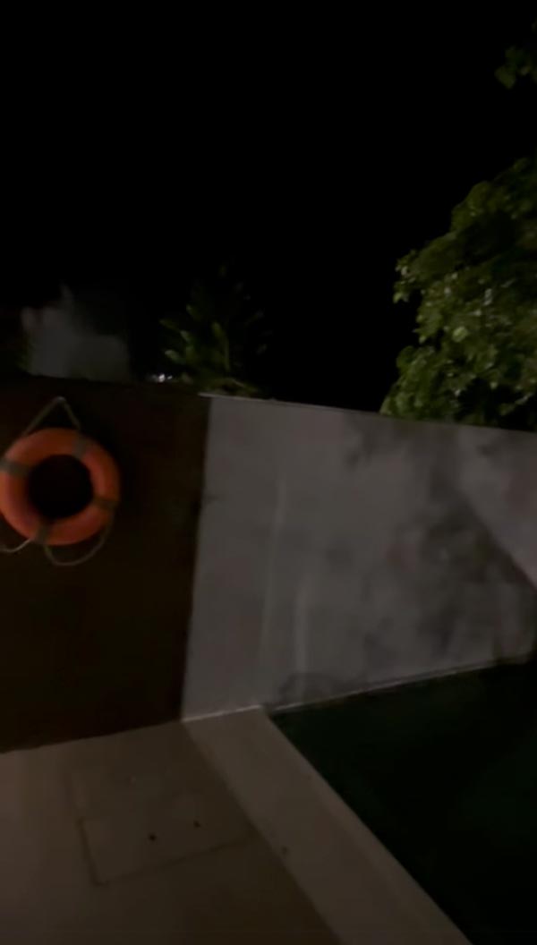 พูลวิลล่า ข้างห้องเสียงดัง