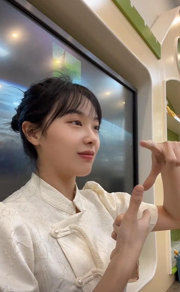 ครูอนุบาล ไลฟ์สตรีม