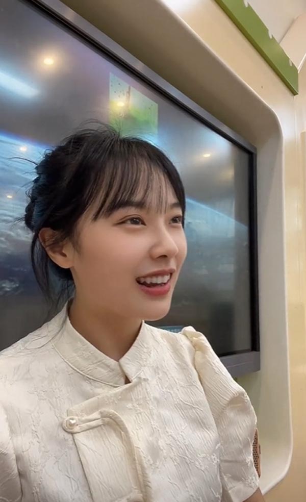 ครูอนุบาล ไลฟ์สตรีม