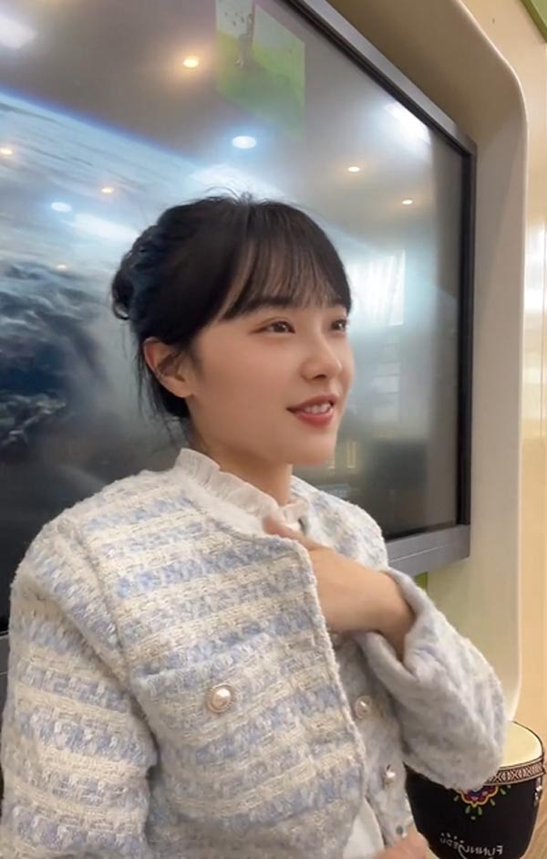 ครูอนุบาล ไลฟ์สตรีม