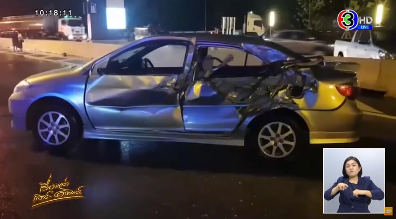 รถพ่วงทับรถเก๋ง