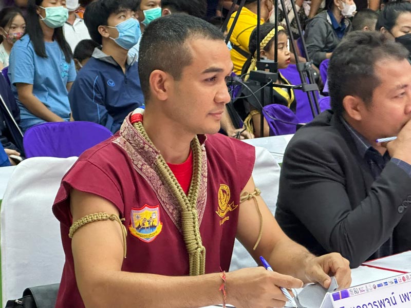 วรพจน์ เพชรขุ้ม