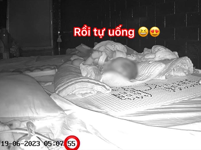 เด็ก 5 เดือน หยิบขวดนมกินเอง