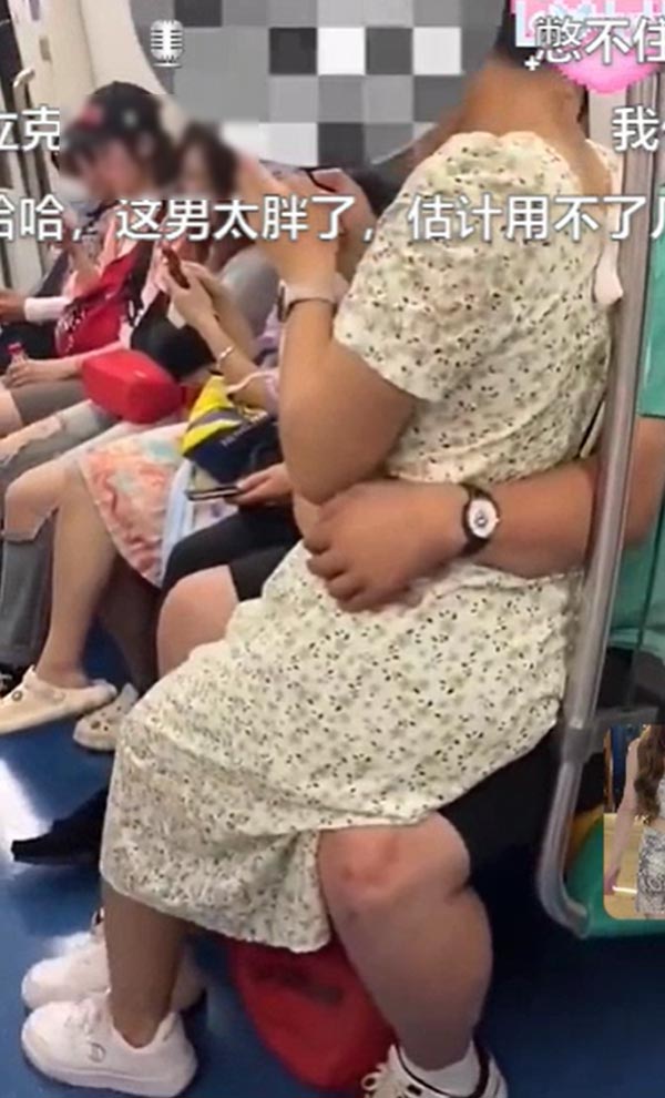 คู่รักจู๋จี๋ในรถไฟ