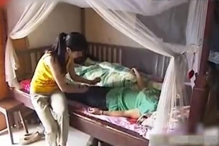 แกล้งป่วยอัมพาต