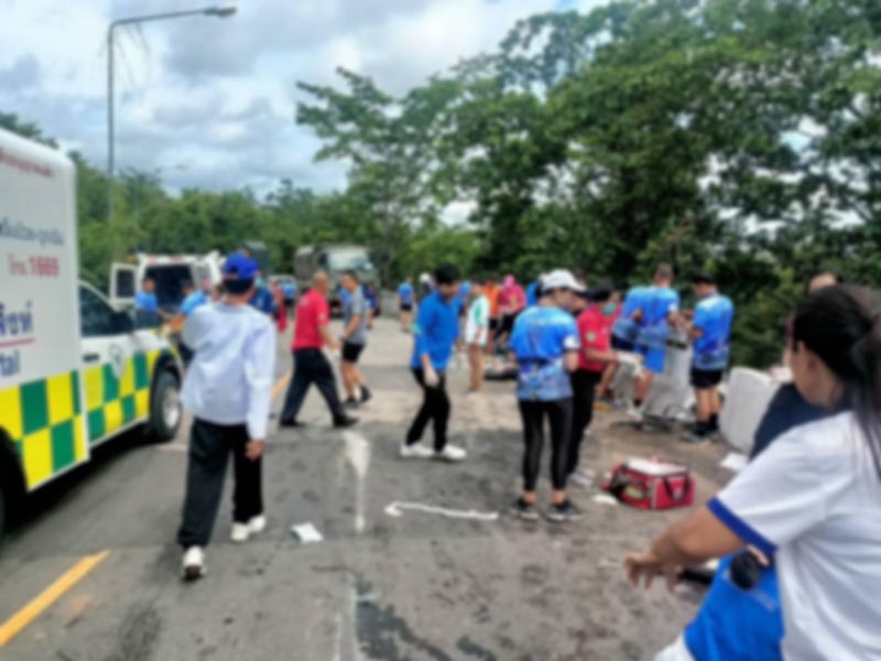 รถทัวร์พลิกคว่ำตกเหว