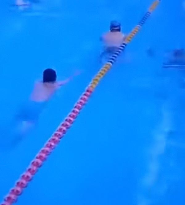 อุจจาระในสระว่ายน้ำ