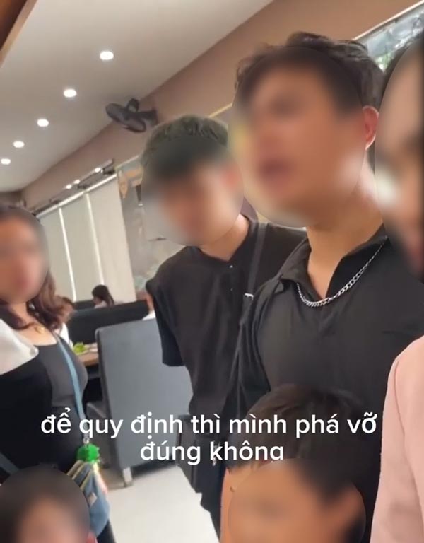 ตักอาหารบุฟเฟต์กลับบ้าน