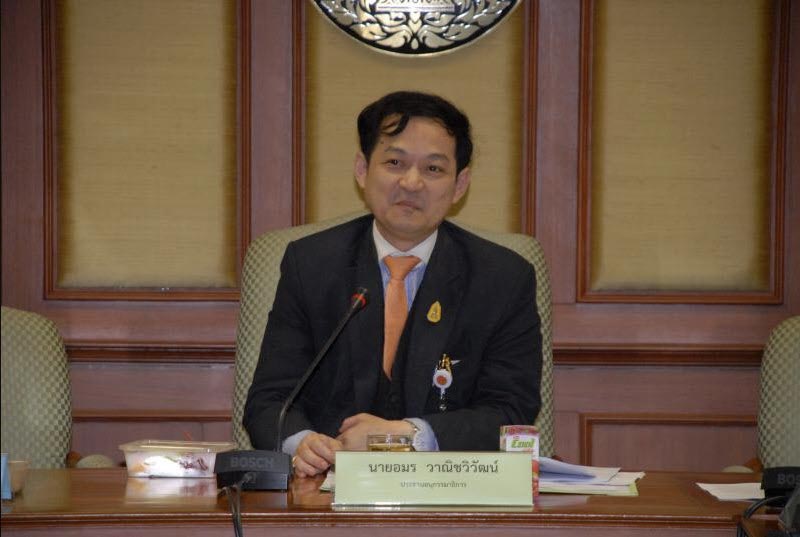 อมร วาณิชวิวัฒน์ ขับรถชนแบริเออร์