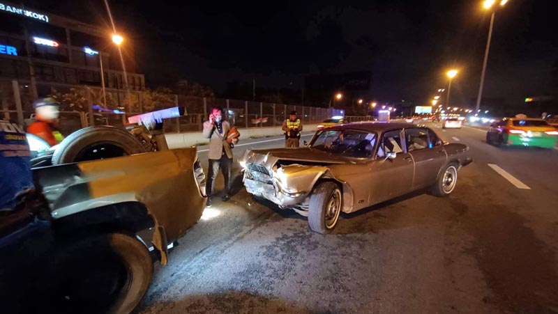 อมร วาณิชวิวัฒน์ ขับรถชนแบริเออร์