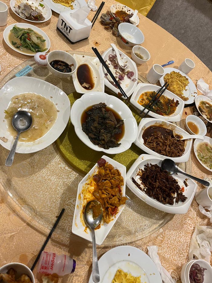 สั่งอาหารบุฟเฟต์ กินเหลือ