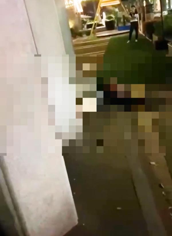 คู่รักมีเซ็กส์กลางแจ้ง