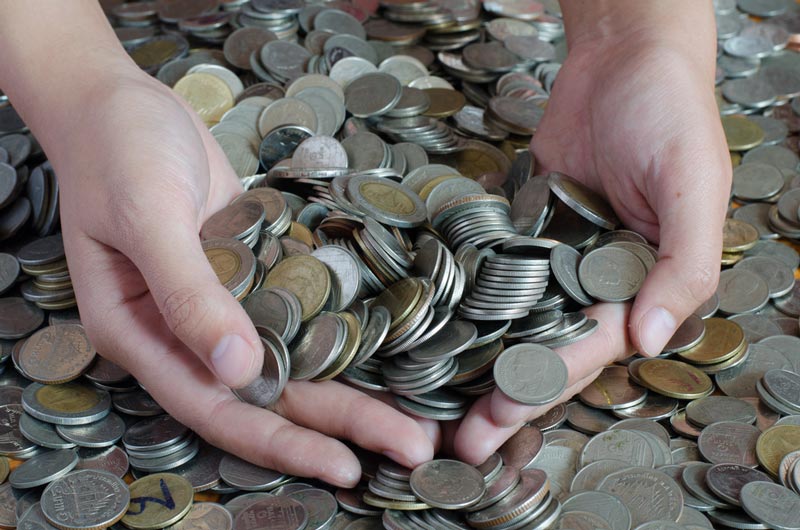 บริษัทปลดพนักงาน จ่ายเงินชดเชยเป็นเหรียญ