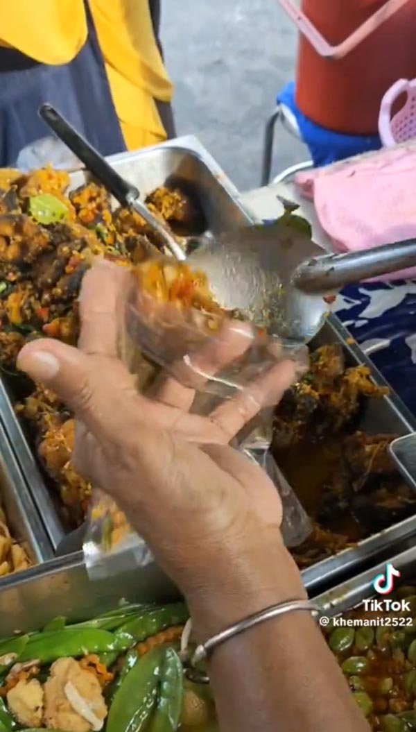 ป้าติ๋มตักแกง