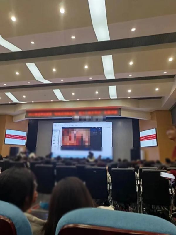 คลิปลับหลุดกลางห้องเรียน