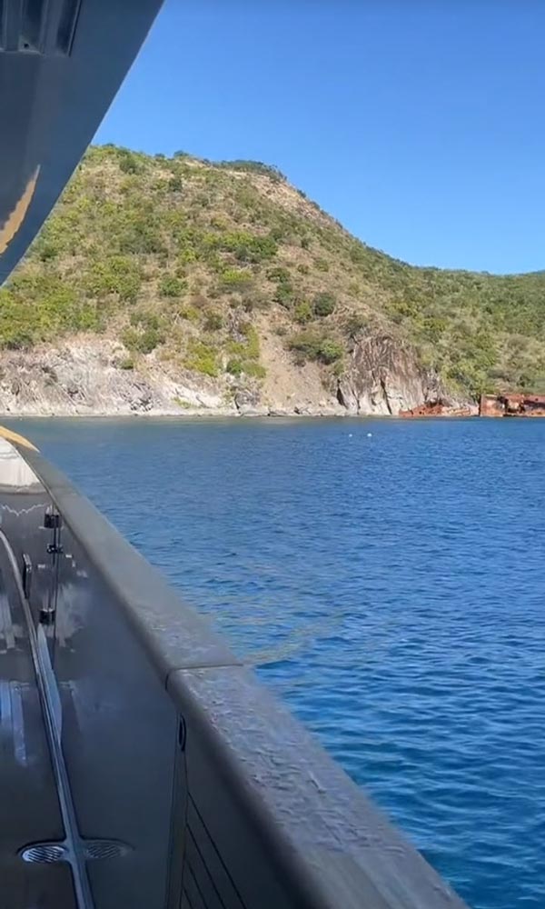 พนักงานบนเรือสำราญ