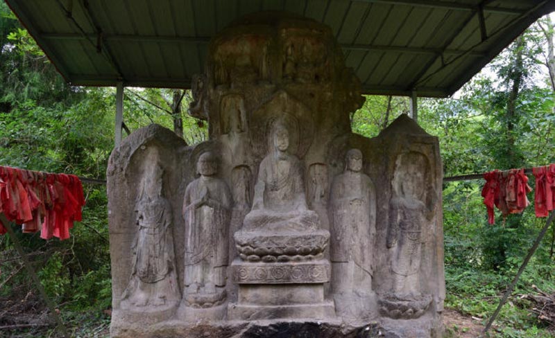 รูปปั้นพระโบราณ