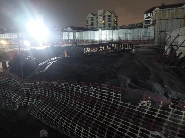 รถบรรทุกทำถนนยุบ