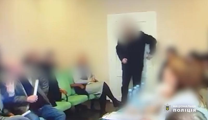 นักการเมืองยูเครน โยนระเบิดกลางที่ประชุม