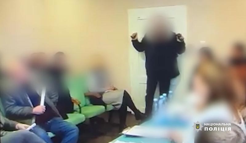 นักการเมืองยูเครน โยนระเบิดกลางที่ประชุม