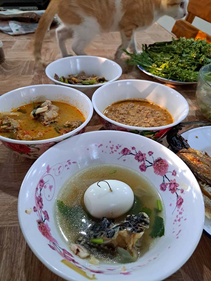 เบ็ดตกปลาในอาหาร