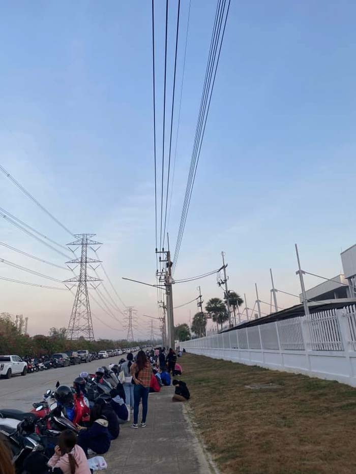 คนแห่สมัครงานโรงงาน