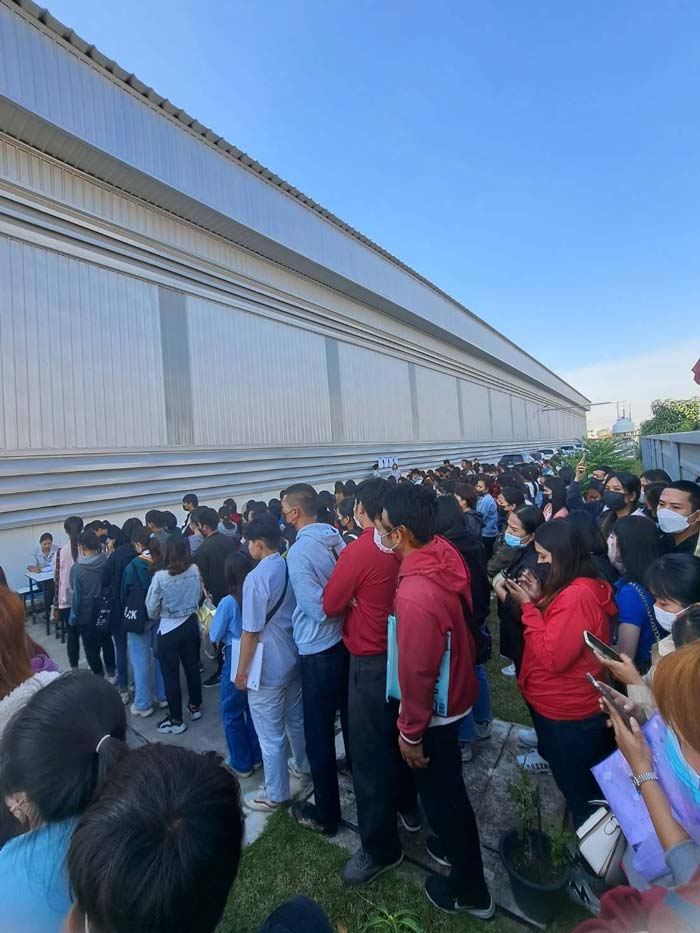 คนแห่สมัครงานโรงงาน