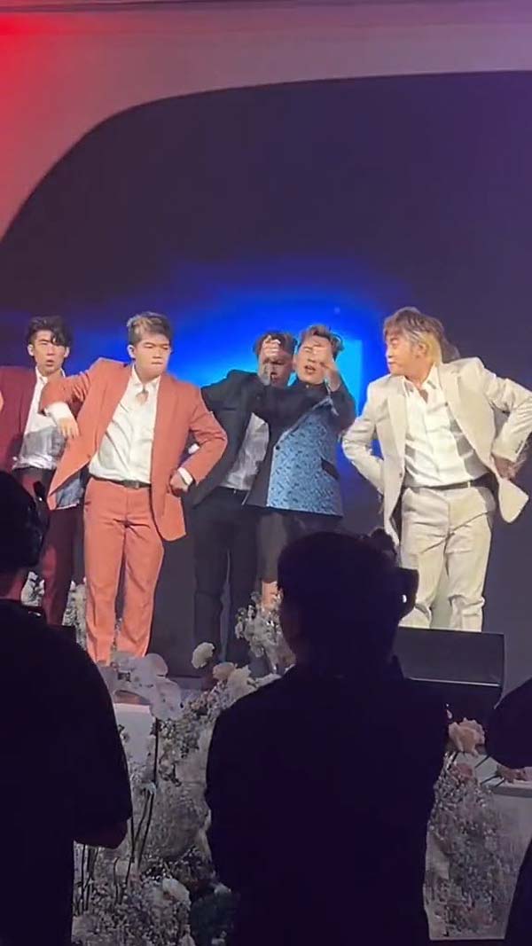 เจ้าบ่าวโคฟเวอร์ลิซ่า