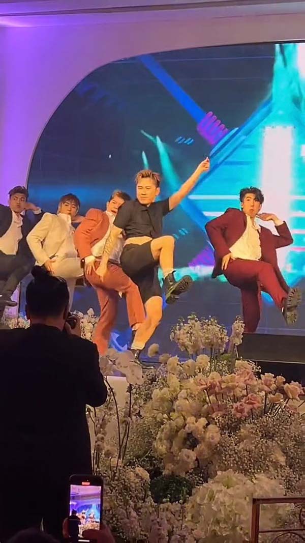 เจ้าบ่าวโคฟเวอร์ลิซ่า