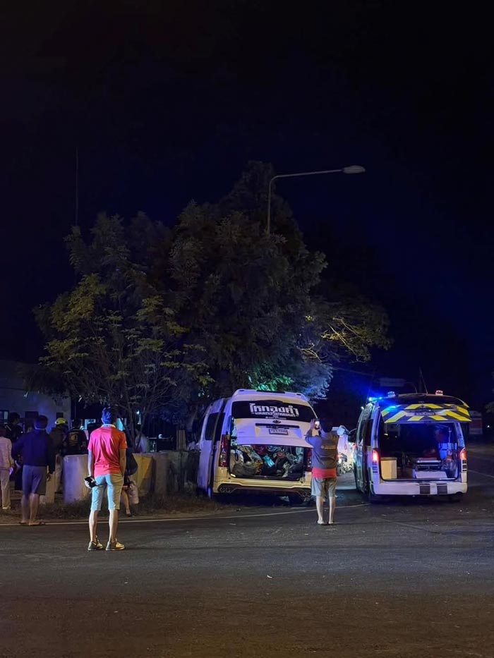 รถตู้แดนเซอร์ ลำไย ไหทองคำ ประสบอุบัติเหตุ