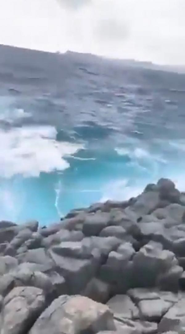 ถูกคลื่นซัดตกทะเลจมน้ำตาย