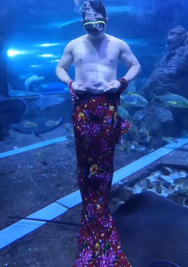 นายเงือก โชว์ใต้น้ำ