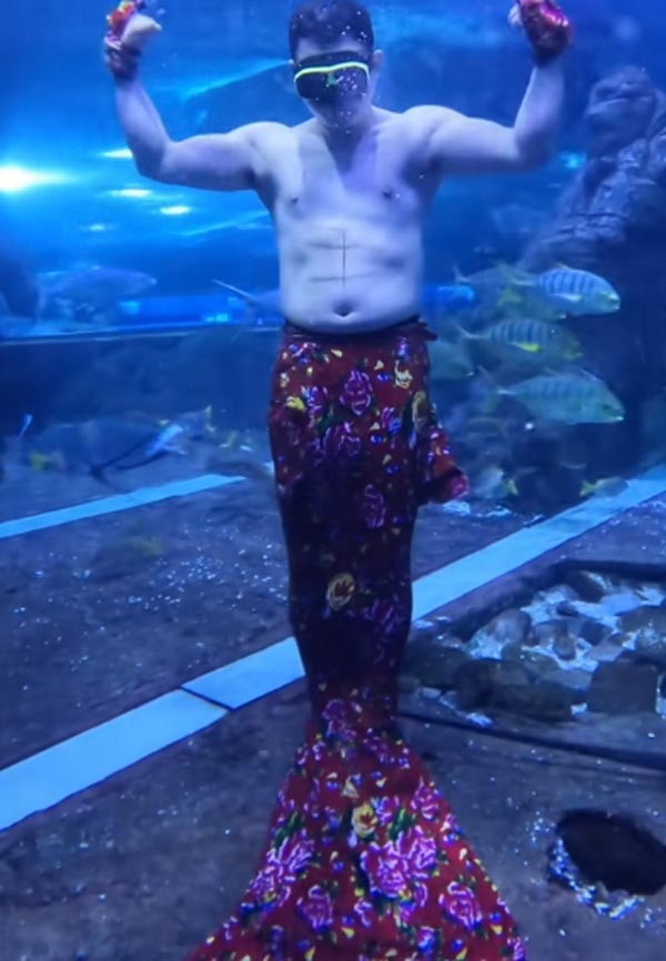 นายเงือก โชว์ใต้น้ำ