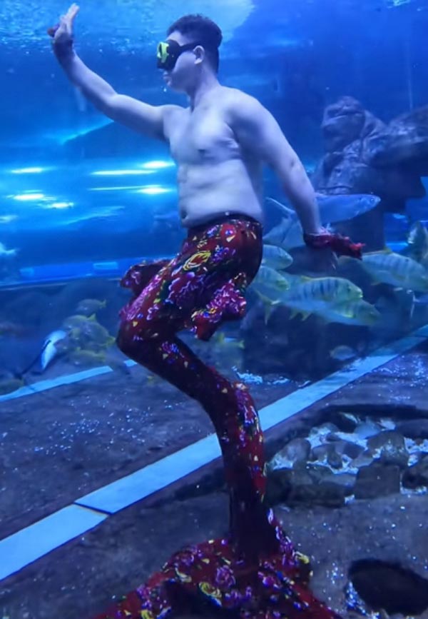 นายเงือก โชว์ใต้น้ำ