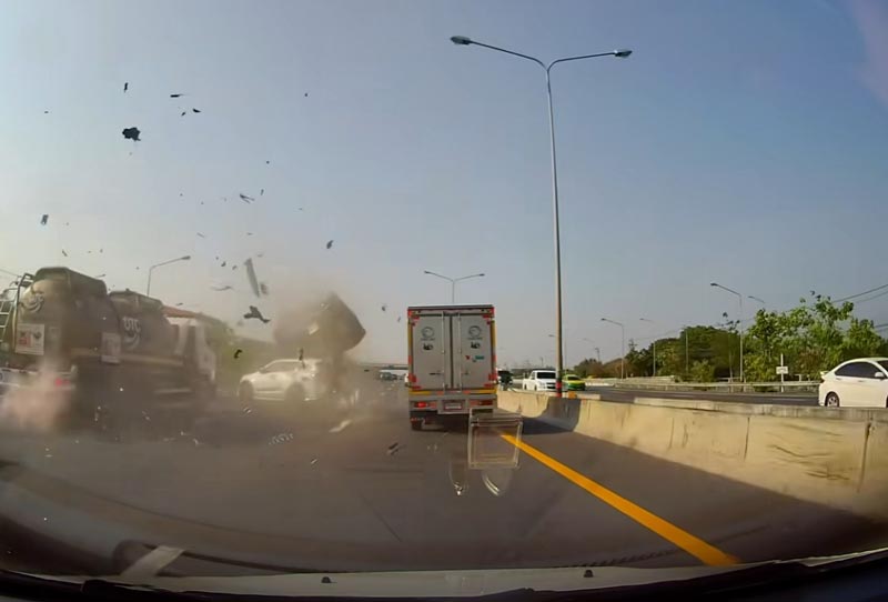 อุบัติเหตุรถชน