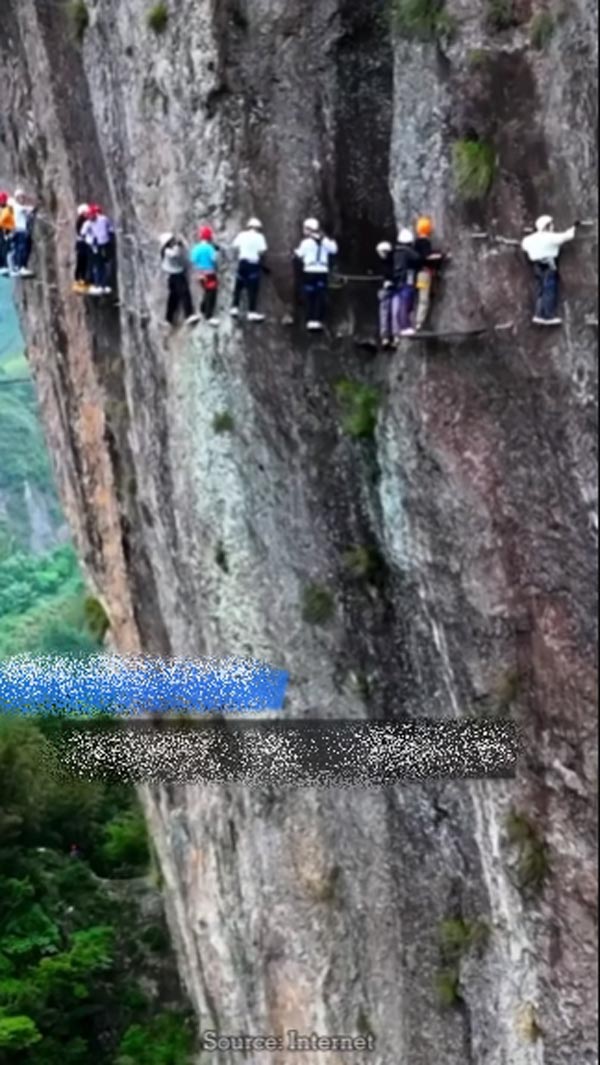 นักท่องเที่ยวปีนเขา