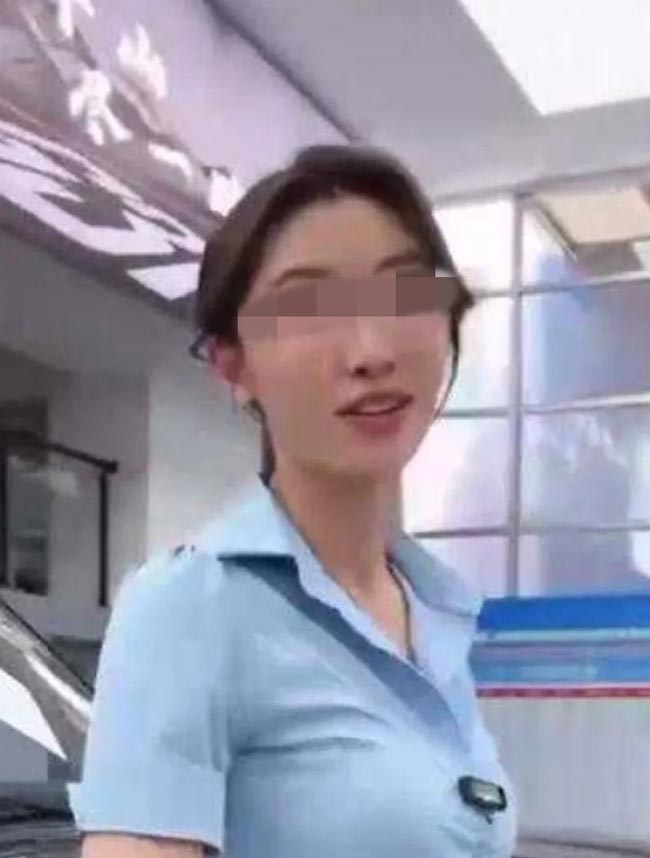 เซลส์สาวขายรถ