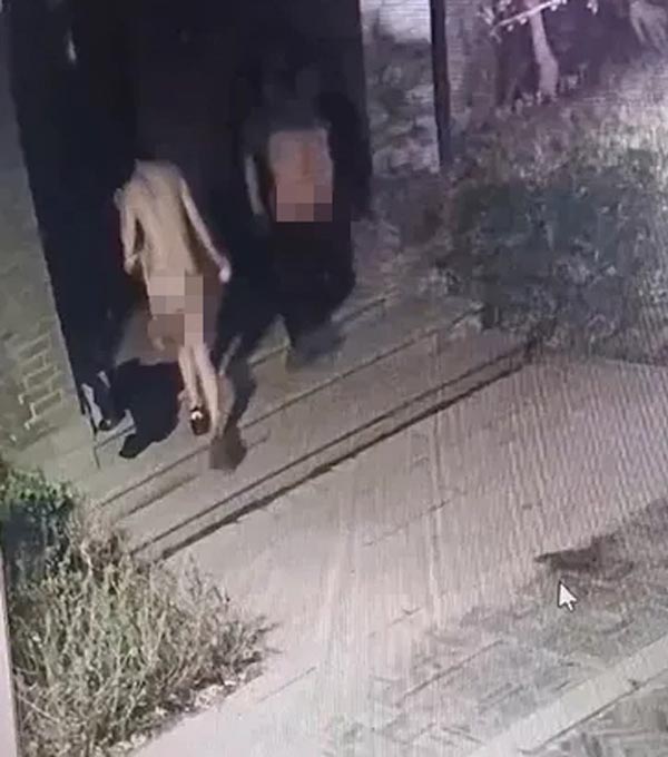 คู่รักมีเซ็กส์ในที่สาธารณะ