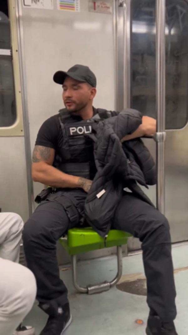 ดาราหนังโป๊ ถ่ายหนังโป๊ในรถไฟใต้ดิน