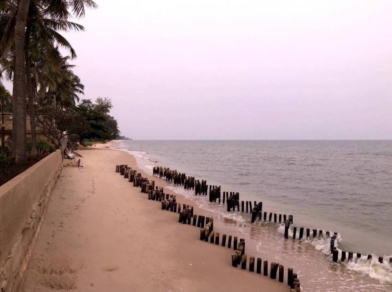 รั้วไม้ริมชายหาด