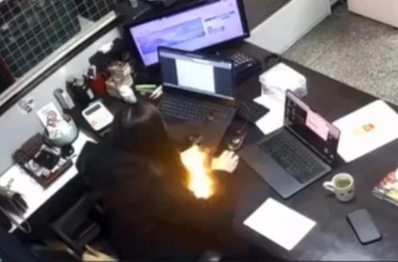 พาวเวอร์แบงก์ระเบิดใส่หน้า