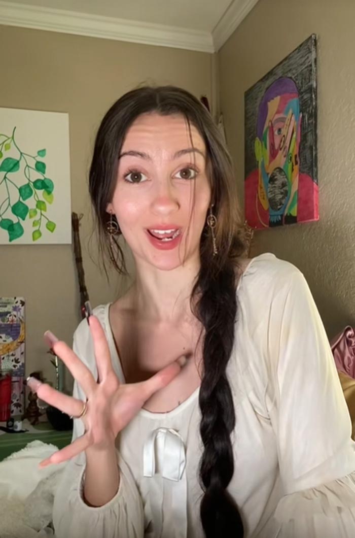 สาวหน้าเหมือนหญิงในภาพวาด