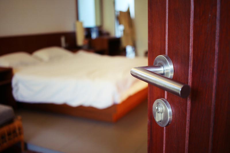 เด็ก 4 ขวบ รอดชีวิต อยู่ลำพังกับศพแม่-พี่ชาย