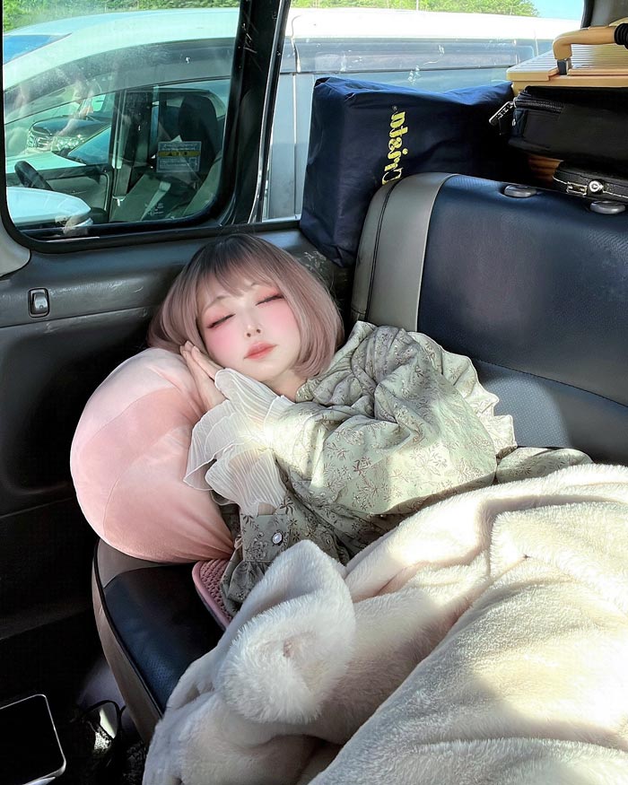 พ่อลูกแฝดนักร้องนำวงร็อก เข้าวงการแต่งหญิง