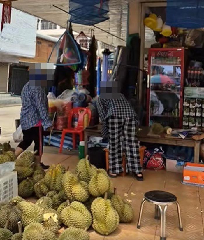 แม่ค้าทุเรียน