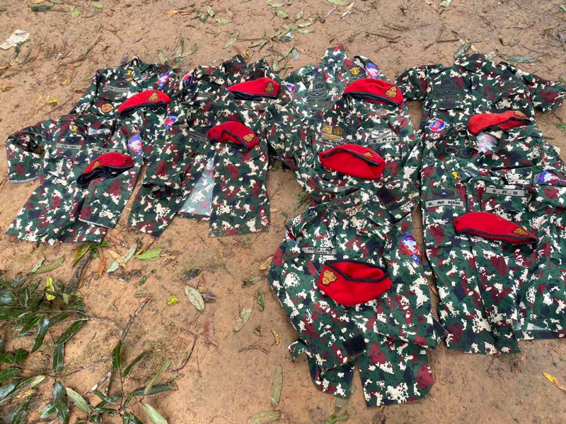 หน่วยรบพิเศษเขมร ถอดเครื่องแบบ หนีกระเจิง