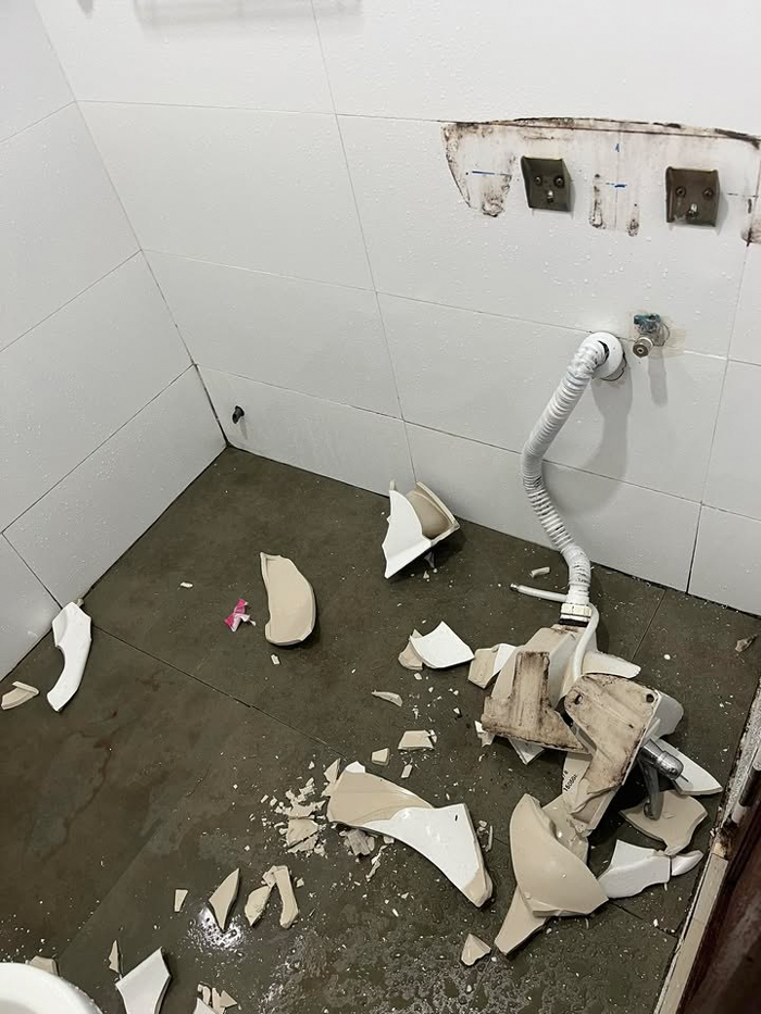 อ่างล้างหน้า ร่วงใส่เท้า