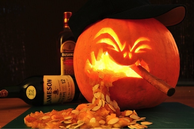 ฟักทองขี้เมา ไอเดียแกะสลักเก๋ ๆ รับวันฮาโลวีน 